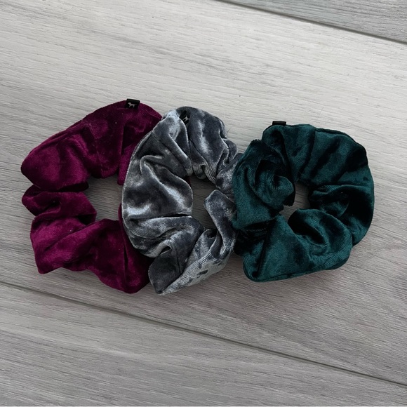 PINK Velvet Scrunchies x3 - Picture 3 of 3